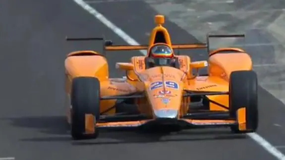 Fernando Alonso, al volante de su Dallara DW12. 