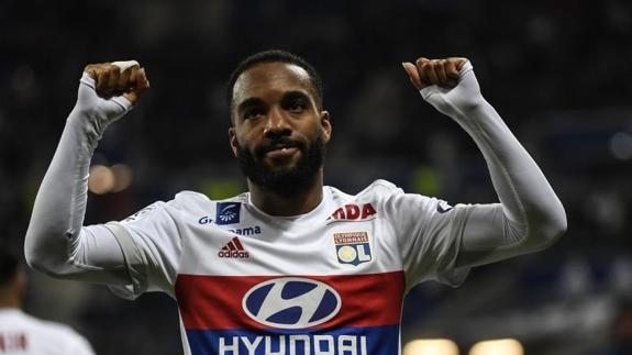 Lacazette, tras un gol. 