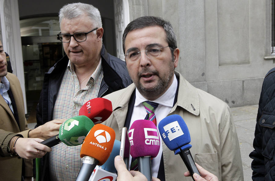 Fermín Guerrero, letrado de Raque Gago, a la salida del Tribunal Supremo. 