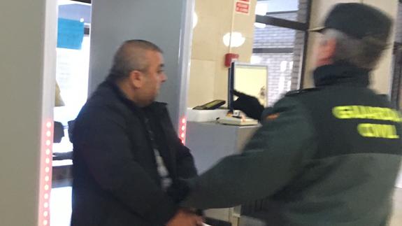 Llegada del detenido a los juzgados de Ponferrada.