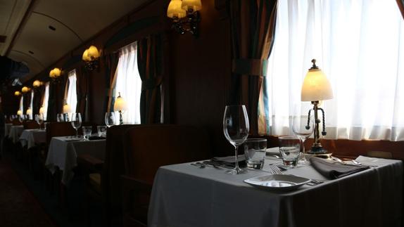 Interior del Trascantábrico Gran Lujo de Renfe. 