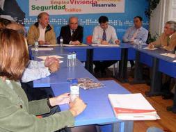 Víctor Martín y Jose Miguel Useros, administradores de Proydea Segovia Aeronáutica, promotores del aeropuerto de Segovia, durante una reunión con los máximos dirigentes del PP de Segovia. / Foto de archivo.