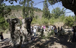 En la imagen, una de las esculturas hoy durante su inauguración. EFE/