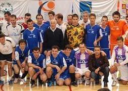 Foto de familia de los participantes en el trofeo
