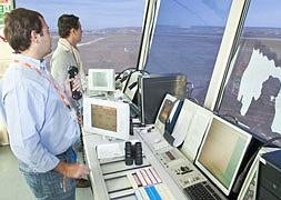 Controladores en el aeropuerto de Burgos. Ical