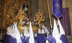 La lluvia impide la salida de las procesiones en León