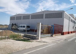 Edificio que alberga las dependencias de los servicios municipales. /C.Catalina
