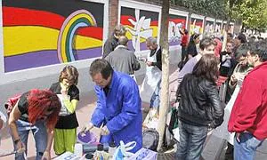 Cerca de medio centenar de personas inauguran en Valladolid el mural 'La alegría de la República'