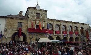 Mercado comunero de Torrelobatón, en una pasada edición. / L. Negro