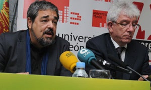 Carlos Aganzo, director de El Norte de Castilla y autor del poemario premiado, en la presentación. / El Norte