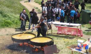 Paella solidaria organizada en Marcilla. / J. RUIZ