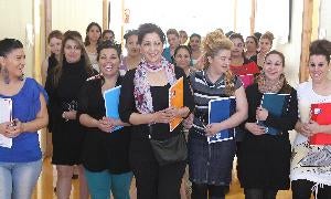 Las alumnas del programa europeo, en el centro cívico de Pajarillos. / H. SASTRE