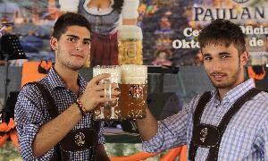 Fiesta de la Cerveza en la plaza de toros. / R. Gómez