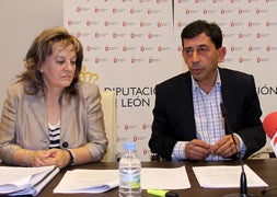 El portavoz del equipo de Gobierno de la Diputación de León, Jaime González y la diputada de Derechos Sociales, María Isabel Fresno / Ical