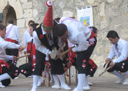 El grupo de paloteo "El Carro" de Torrelobatón. / Laura Negro