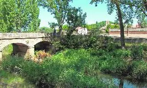 El río Ucieza, a su paso por Villovieco./ El Norte