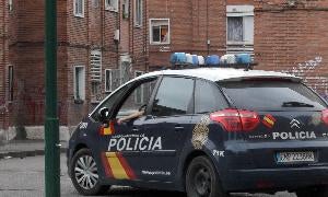 La Policía Nacional patrulla por las calles de Las Viudas. / H. Sastre