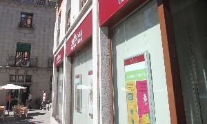 Edificio de la Obra Social y Cultural de Caja Segovia, con la sede principal al fondo. / Antonio de Torre