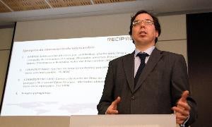 Mariano Bazterrica, durante su charla en la Fes. / Rosa Blanco