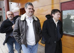 Samuel Folgueral sale de la sede del PSOE de Castilla y León tras su reunión de ayer con Julio Villarrubia / G. Villamil