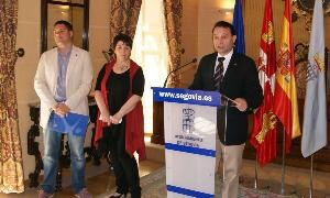 Javier Arranz, Clara Luquero y Pedro Arahuetes, en la presentación del cartel de fiestas. / ANTONIO DE TORRE