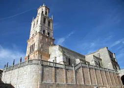 Iglesia de Santa María del Campo, localidad burgalesa donde Juana I de Castilla pernoctó en su periplo de trasladar el cadáver de su esposo hasta Granada./Ricardo Ordóñez / ICAL