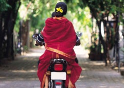 Una exposición en la Casa de la India desvela los secretos de los saris