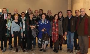 Varios de los artistas junto a los comsarios de la exposición en la sede de la misma, en el MUVA. / JOSÉ CASTILLA