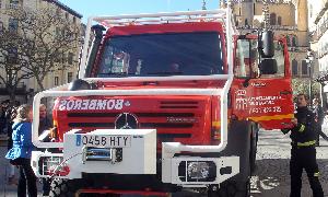 Nuevo camión para el parque de bomberos. / Antonio de Torre
