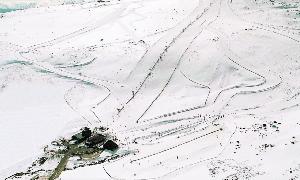 La Covatilla de Béjar nevada y lista para esquiar un día soleado. / E. Gómez