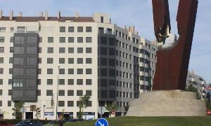 Edificio de viviendas afectado por la sentencia. / R. G.