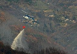 El Bierzo sufre el primer incendio del año que requiere la intervención de helicópteros