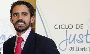 Jaime Sanz, promotor de la iniciativa legislativa, en el Ciclo de Justicia de El Norte. / R. Gómez