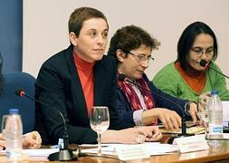 Marisol Calleja, Belén Verdugo y Esther Benavente, durante el acto. / R. OTAZO