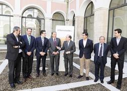 Carlos Aganzo (El Norte de Castilla), Enrique de la Torre, Juan Manuel Corchado, Juan José Mateos (consejero de Educación), Tomás Villanueva (consejero de Economía), Francisco Javier García, Javier Martín y Santiago González.