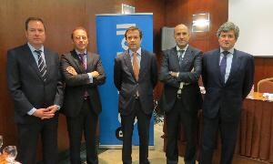 Fernando Ponzan (jefe de zona de Banco Sabadell), Francisco de Frutos, Javier Ramirez Utrilla, Enrique Maganto (director regional del Banco Sabadell) y el ponente José María Martín Rigueiro.