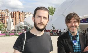 Los autores de cómic Álvaro Ortiz y Paco Roca, en la Feria de Valladolid. :: H. Sastre