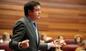 El secretario de Organización del PSOE, Óscar López, durante un pleno. / L. Pérez-Ical