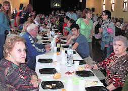 Participantes en la 'Gran Isidrada', celebrada ayer en la panera de la Cámara Agraria./ Luis Antonio Curiel