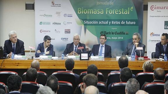 De izquierda a derecha, Ignacio Macicior, José María Cillero, Javier Díaz, José Ángel Arranz, Fernando Muñoz y Marcos Martín, en la primera de las mesas de debate de la jornada.