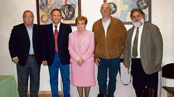 José Prieto, Román Hernández, Maribel Martín, Ángel Muñoz y Javier Pérez, antes de la presentación del balance. 