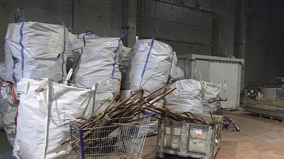 Parte del material agrícola sustraído en una explotación agrícola en La Matilla,