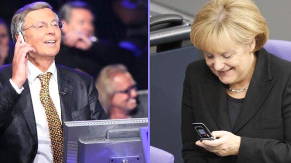 El político Wolfgang Bosbach y a su derecha, Angela Merkel