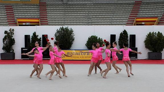 Equipo infantil de la E.M. de Íscar durante su actuación en la modalidad de grandes grupos.