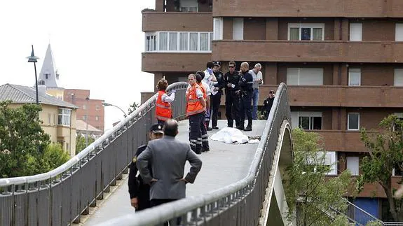El crimen de la presidenta de la Diputación de León se produjo en una pasarela sobre el Bernesga.