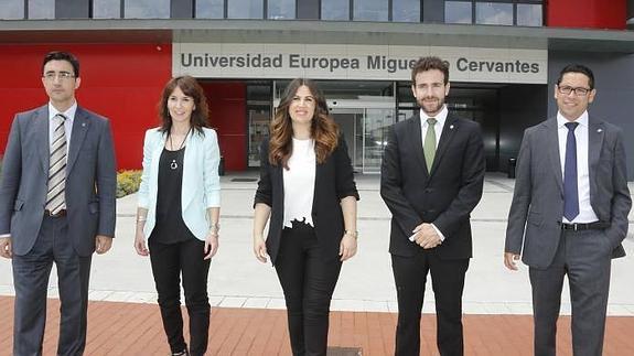 Nuevo equipo de gobierno de la UEMC con la rectora Imelda Rodríguez en el centro 