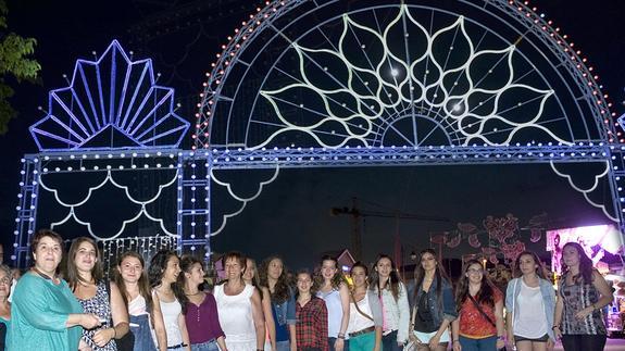 Momento en que la alcaldesa de Segovia enciende las luces de la Feria. Basilio Otones.