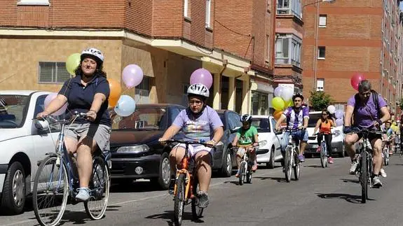 Marcha sobre dos ruedas en el barrio de La Rondilla