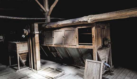 Parte del interior del molino de Sofía de la Bondad de El Manzano que se convertirá en la Casa de la Palabra. 