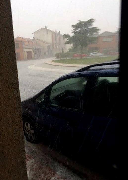 La tormenta inundó las calles de Fontiveros. 